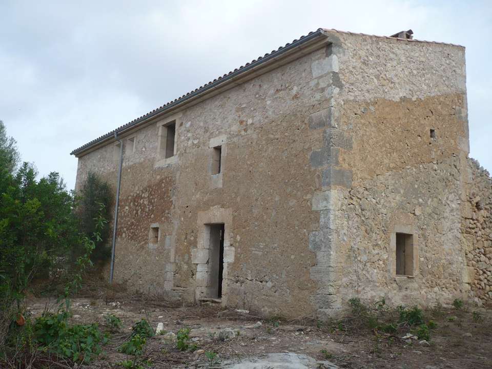 FINCA REFORMADA AL ESTILO MALLORQUIN CERCA DE MANACOR